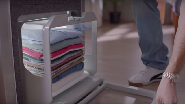 Image - روبوت يكوي ويطوي ملابسكم