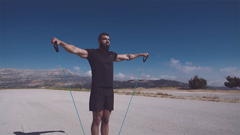 Image - تمرين الـ Elastic    لتقوية عضلات الكتفين بشكل متميز