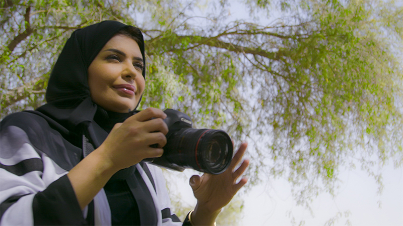 Image - الإماراتية مها المزروعي  أهوى الرسم التجريدي وهذه هي أمنيتي