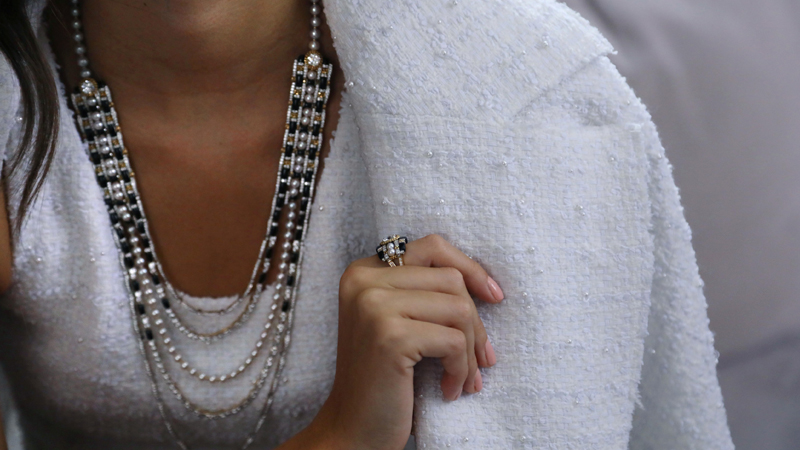 Image - Tweed De Chanel  دعوة صريحة لتكشفي عن جانبك الراقي في فيديوشوت خاص